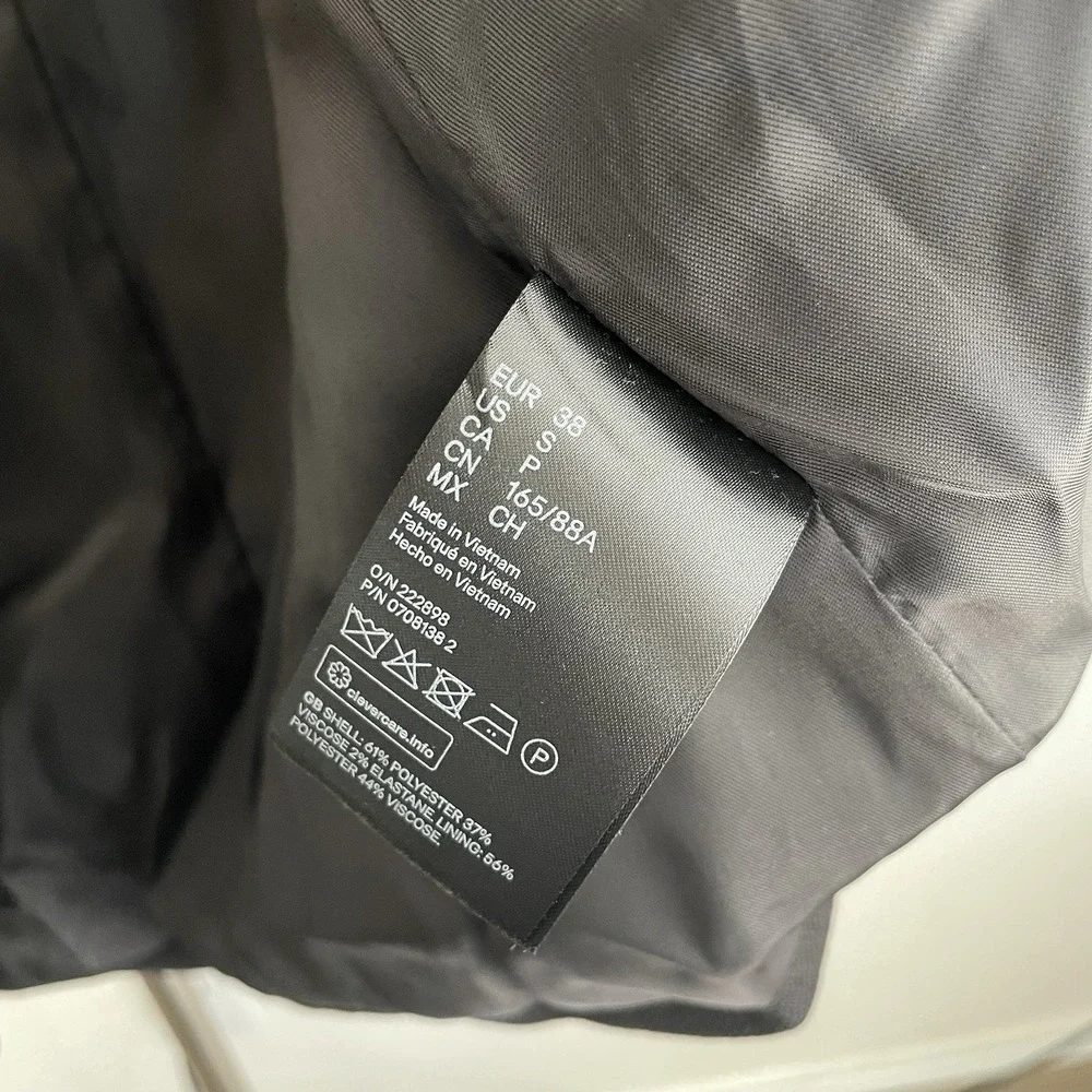 H&M Black Blazer Ruched Sleeves -  Size S - with tags attached - Picture 7 of 7